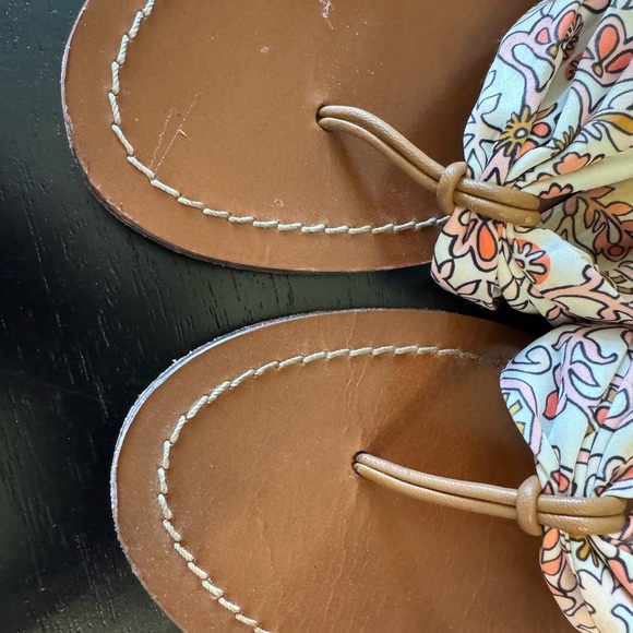 Tory Burch Carson flat thong sandal - printed satin in hicks garden color - Picture 11 of 11